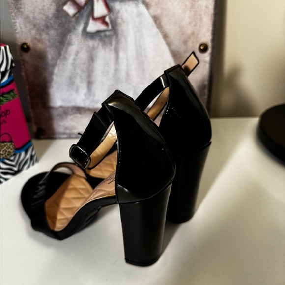 Forever 21 Glossy Black Heels NWT - Picture 3 of 4
